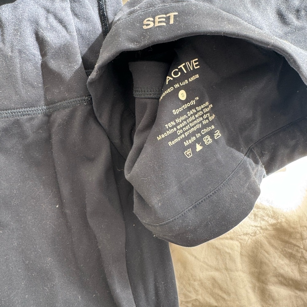 SET Active workout sets (2 tops 2 leggings) - Picture 2 of 4